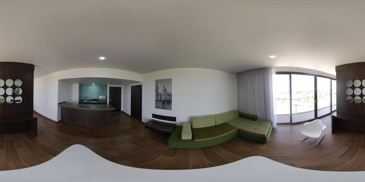 Fiesta Inn Guadalajara Aeropuerto Las Pintas Bagian luar foto