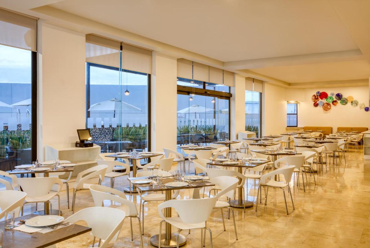Fiesta Inn Guadalajara Aeropuerto Las Pintas Bagian luar foto