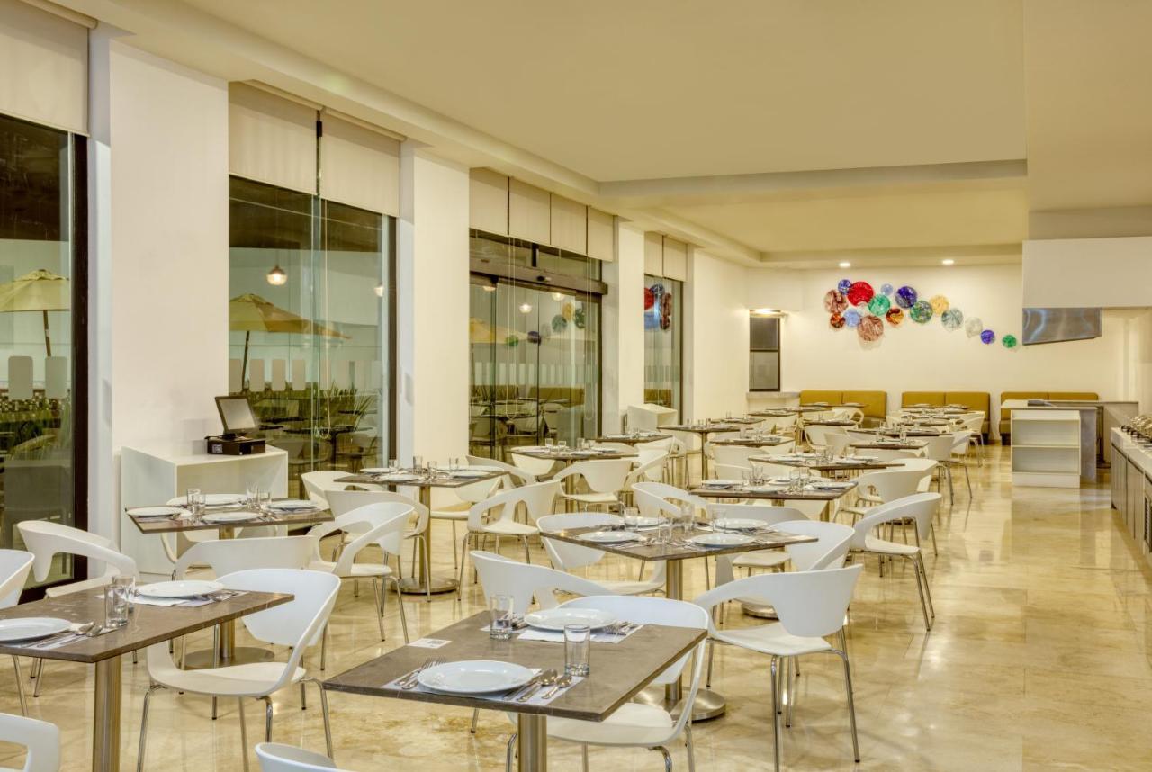 Fiesta Inn Guadalajara Aeropuerto Las Pintas Bagian luar foto