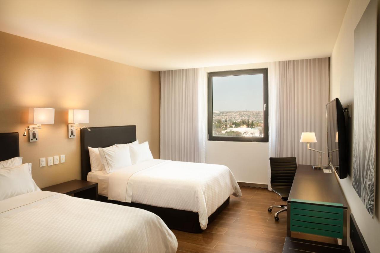 Fiesta Inn Guadalajara Aeropuerto Las Pintas Bagian luar foto