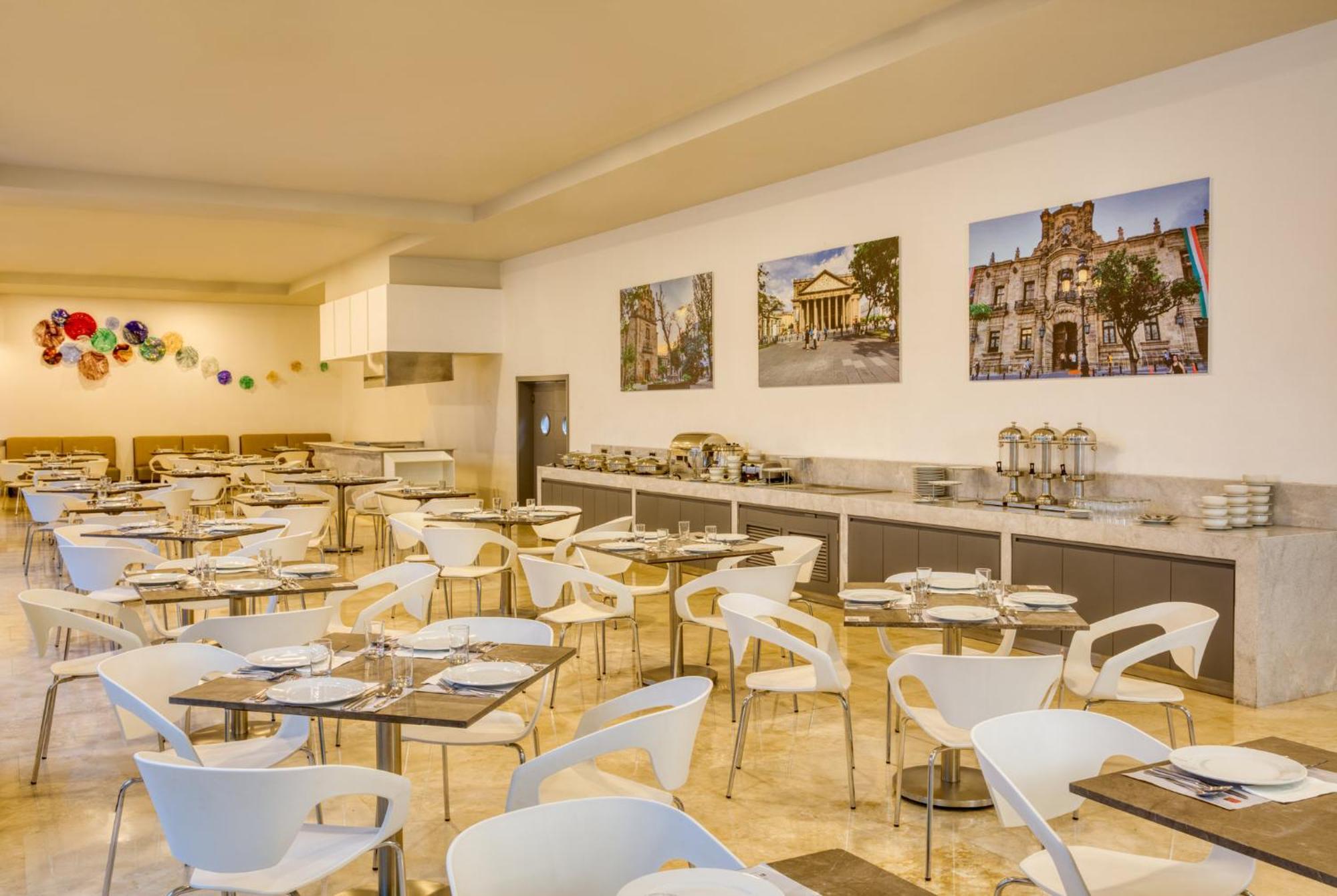 Fiesta Inn Guadalajara Aeropuerto Las Pintas Bagian luar foto